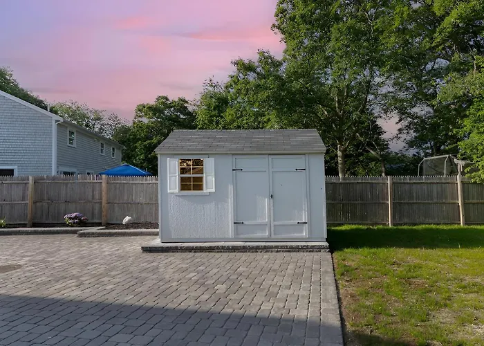 Renovated & Sophisticated Home Near Beach & Shops!
