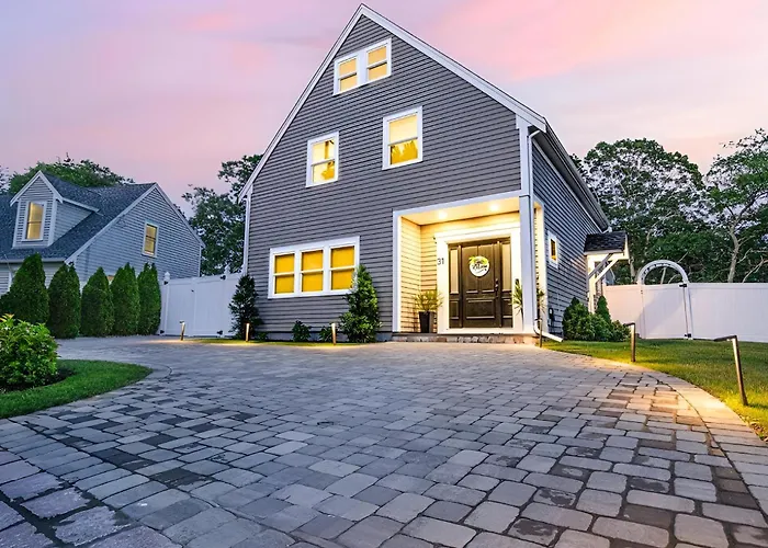 Renovated & Sophisticated Home Near Beach & Shops!