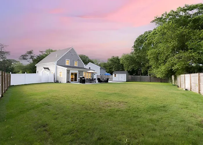 Renovated & Sophisticated Home Near Beach & Shops!