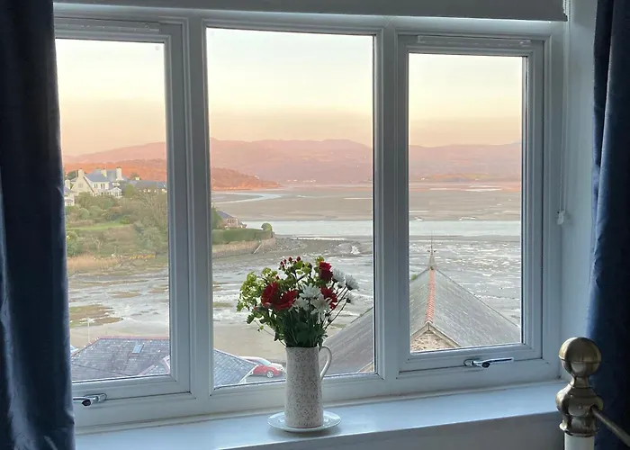 Bryn Gwyn, Sleeps 8, Sea Views, Borth Y Gest