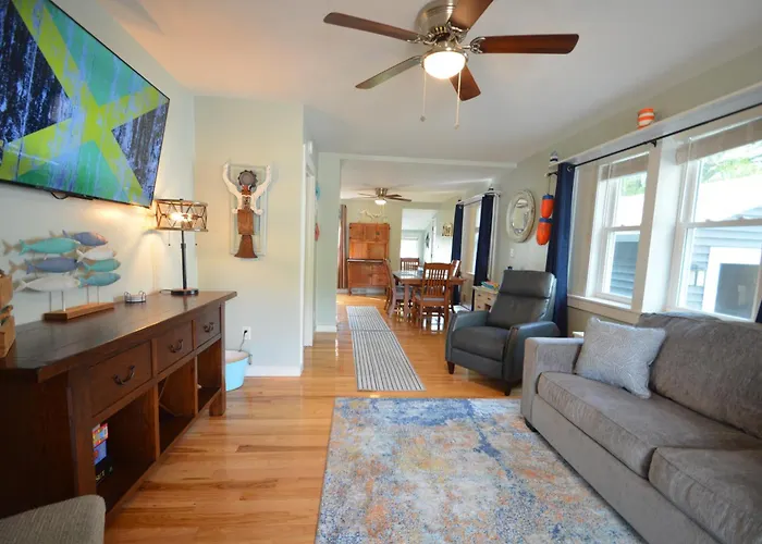 Riverfront Retreat! Water Front And Dog Friendly!
