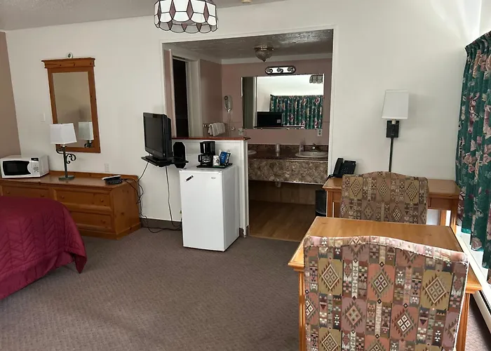Redwood Arms Motel