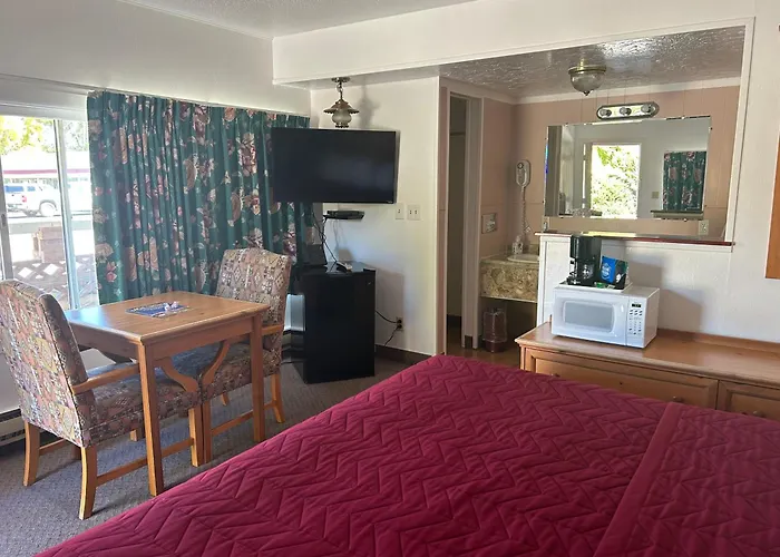 Redwood Arms Motel