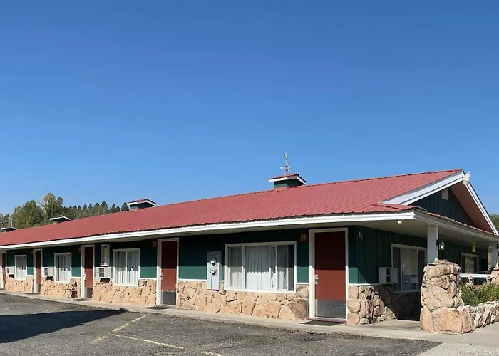 Redwood Arms Motel