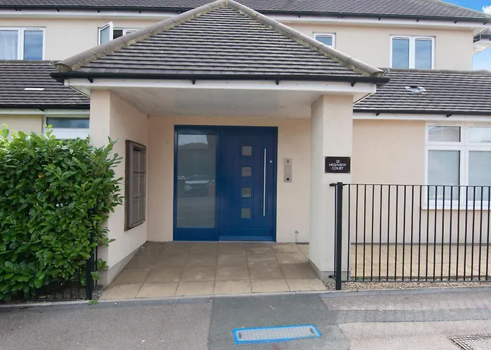 Luxury Apartment In Town Centre With Free Gated Parking