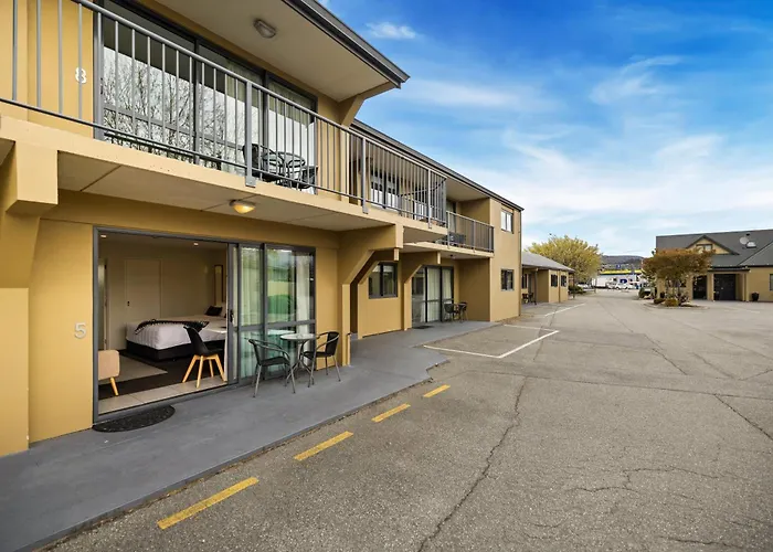 Avenue Motel