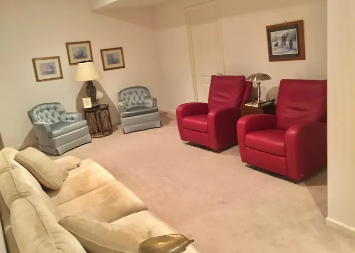 Beautiful Parkside Suite