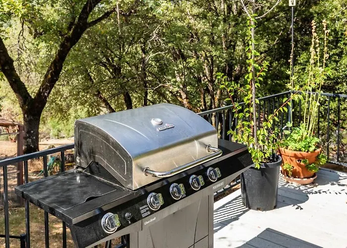Ponderosa Creekside Retreat