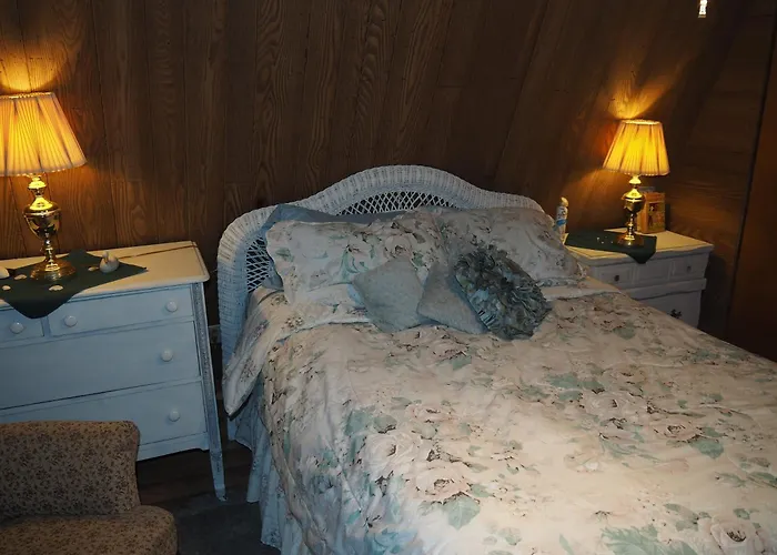 Emanuel - Cute Upstairs Apt Ac Great Location