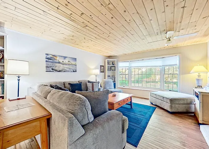 Fort Bragg Cottage - Walk To The Beach & Bluffs