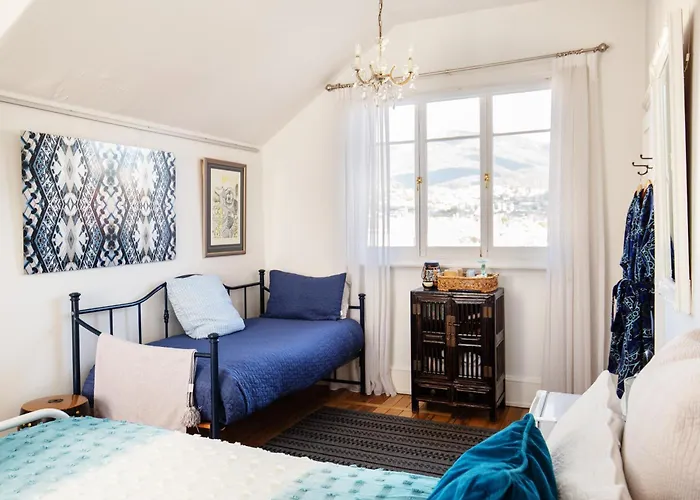 Assemblage Boutique Art B & B