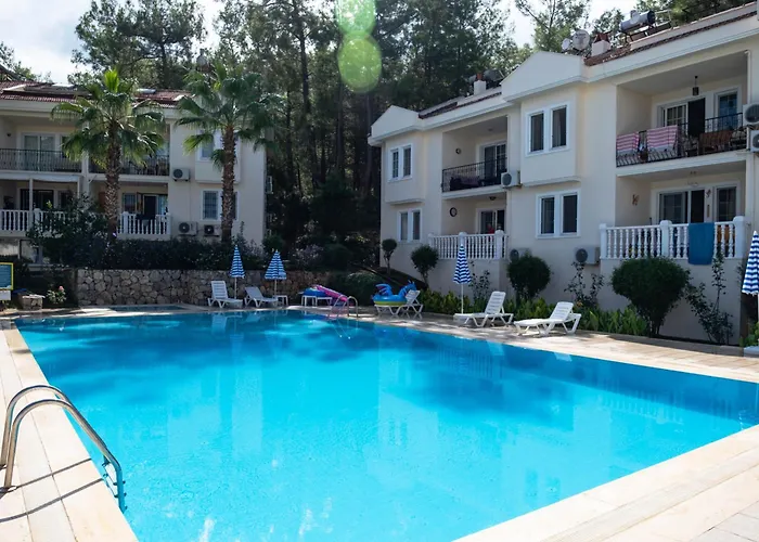 2Br Apartment In Oeluedeniz With Large Pool In Quiet Area