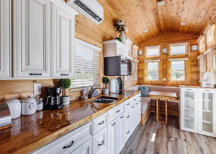 Couples Escape Near Zion, Pet Friendly