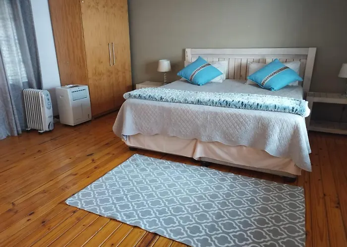 Six Valk Avenue Guest House