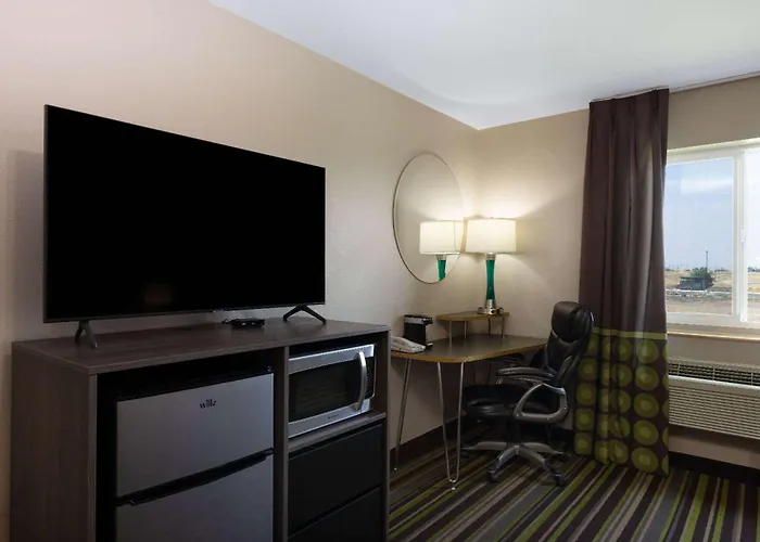 Super 8 By Wyndham Belgrade/Bozeman Airport