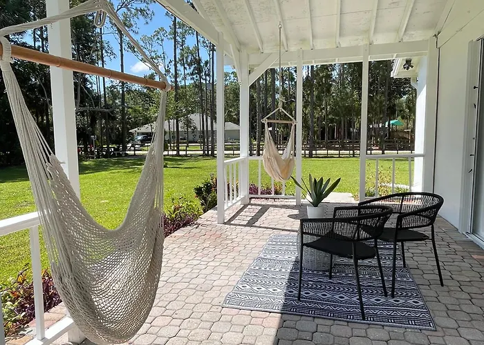 Luxury Jupiter Farm Getaway Heated Pool, Bbq, Game Shed, 1 Acre Yard!