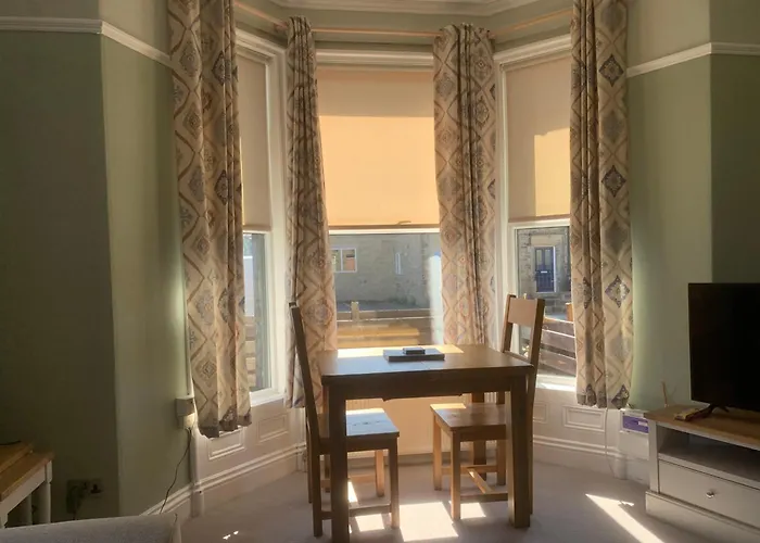 Spacious And Bright 1 - Bedroom Rental Unit