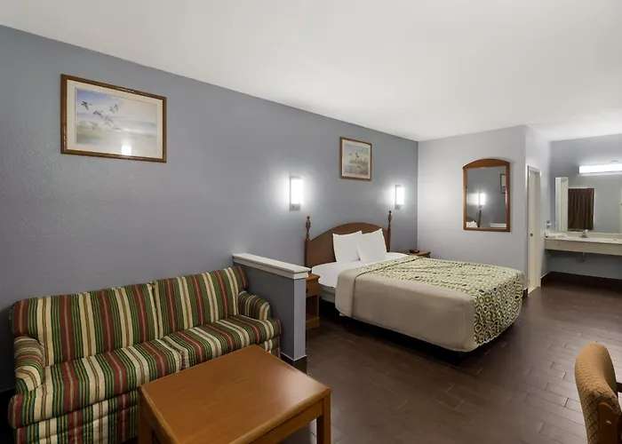 Scottish Inn & Suites