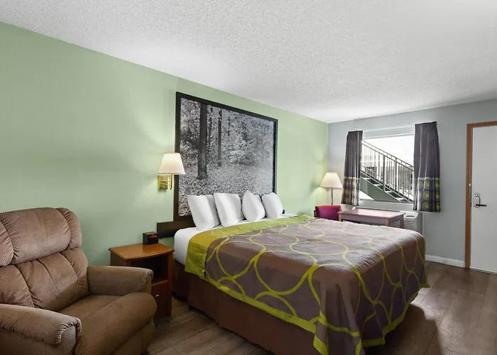 Super 8 By Wyndham Branson - Shepherd Of The Hills Exwy