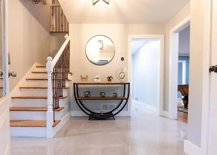 Modern Luxury With Pool Table 3Br-5Bd Sleeps 10