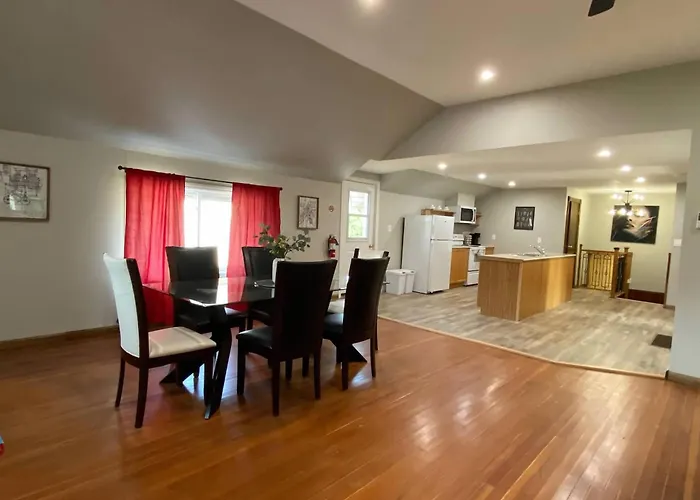 Entire 2-Bedroom Townhouse On A Rustic Farm - C
