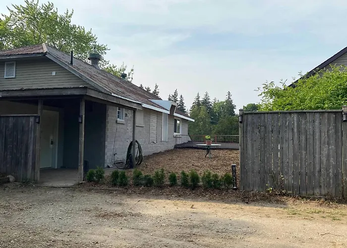 Entire 2-Bedroom Townhouse On A Rustic Farm - C