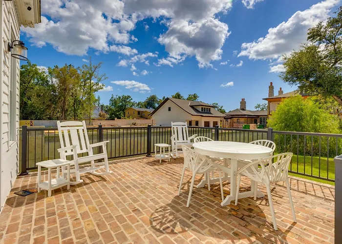 Luxe Fairhope Home W/ Covered Patio: Walk To Bay