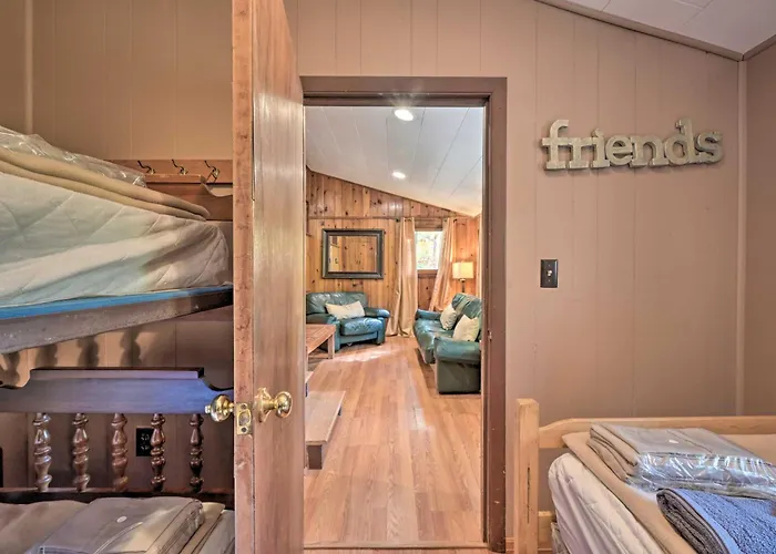 1 Mi To Raystown Lake: 'Wyatt Earp Cabin' W/ Deck!