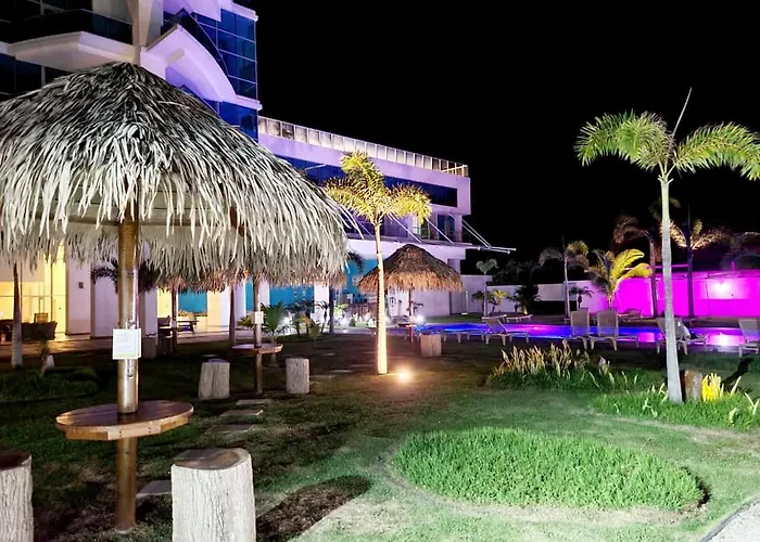 Fantastic Beach Condo With Pool And Mountain Views