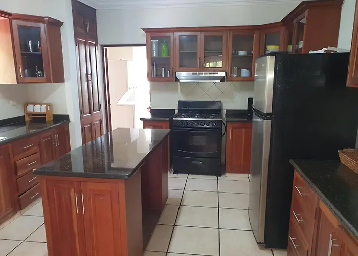 Villa M-6 Metro Country Club