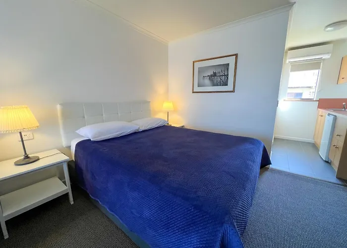 Summerhill Motor Inn (Adults Only)