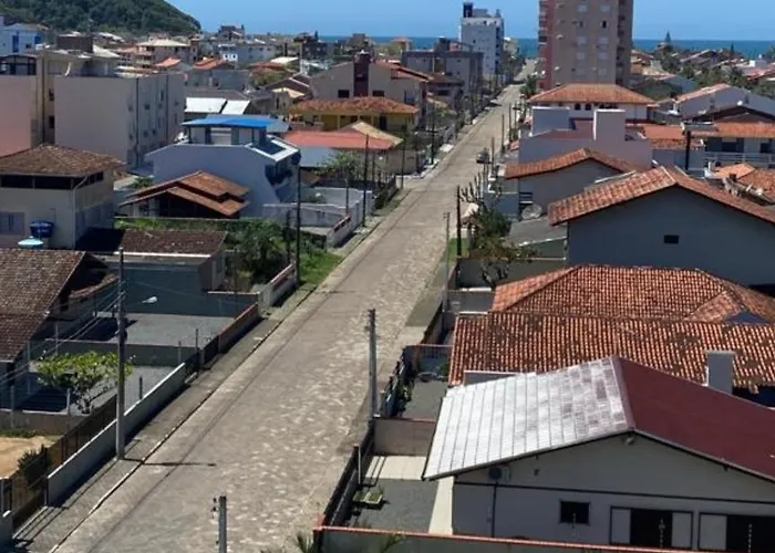 Apartamento na Praia da Enseada, 100 mt praia
