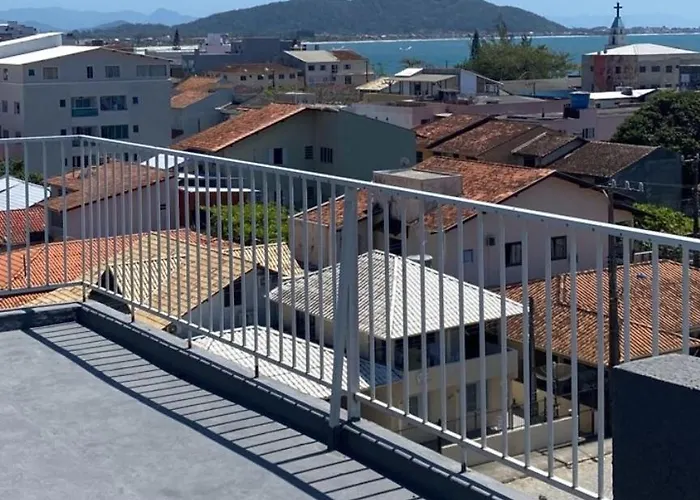Apartamento na Praia da Enseada, 100 mt praia