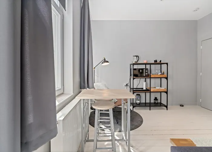 Spacious Guest Suites Near Historic Market - 5 Min Walk