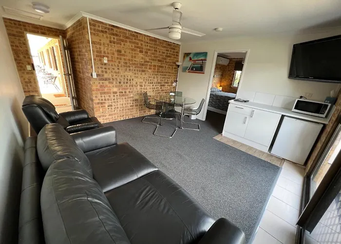 Golden Beach Motor Inn, Caloundra
