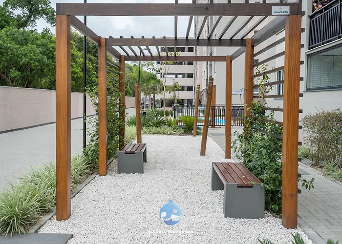 Aptos em Bal Piçarras a150m da PRAIA, dois quartos, sala de estar, COZINHA COMPLETA, SACADA com CHURRASQUEIRA, WI-FI, PISCINA, PORTARIA 24h, PLAYGROUND e QUADRA DE ESPORTES
