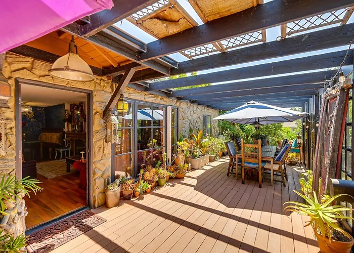 Bohemian Wonderland: Benicia Bungalow W/ Pergola!