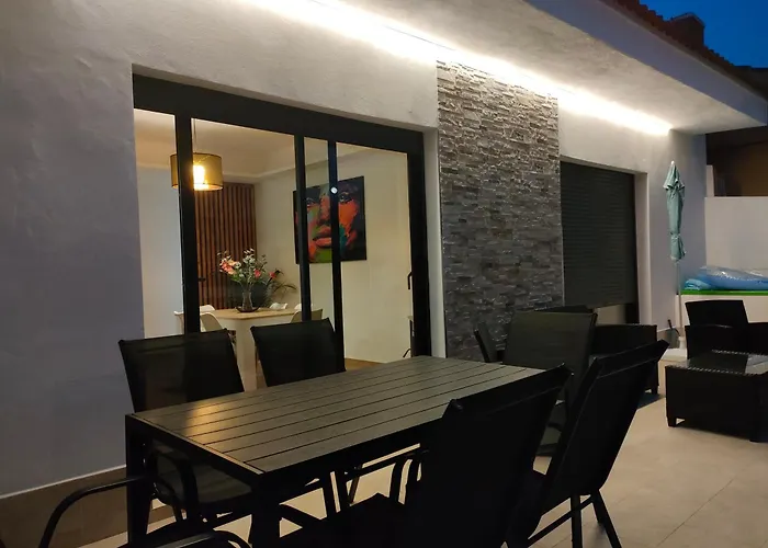 Villamolinos, Villa Con Piscina Privada.