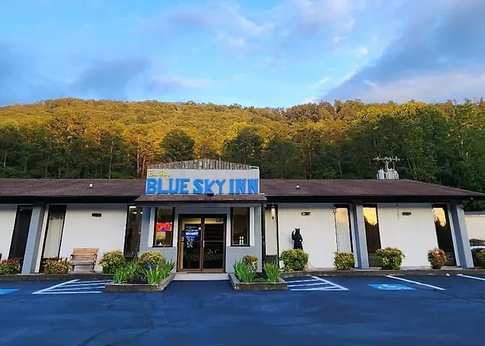 Blue Sky Inn: Pet-Friendly Oasis with Renovated Rooms