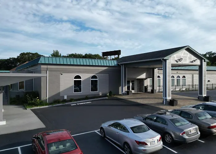 Whalers Inn And Suites