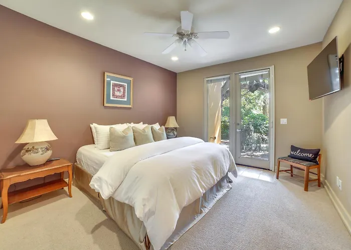 Chic California Escape W/ Pool, Hot Tub & Patio!
