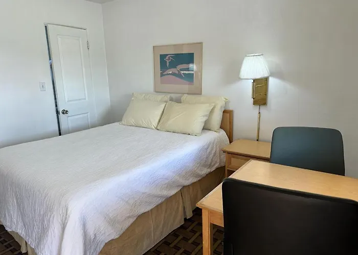 Ski'S Western Motel