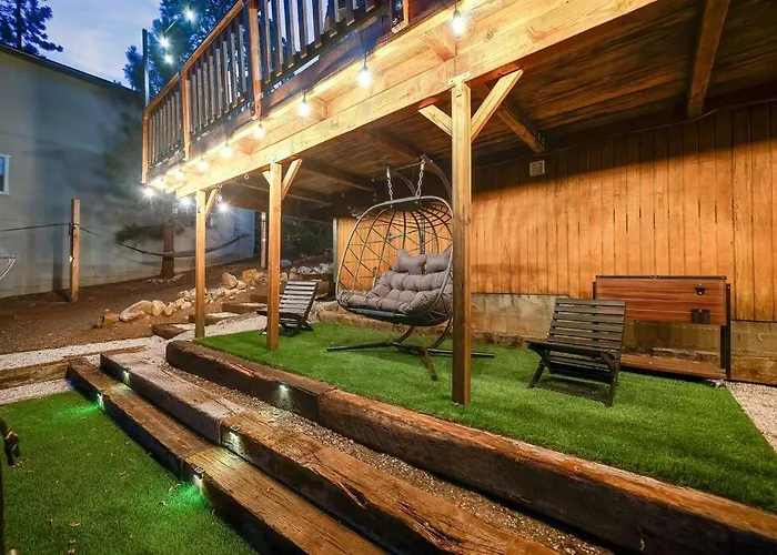 Pine Den Cabin: Arcade+Fire Pit+Bbq