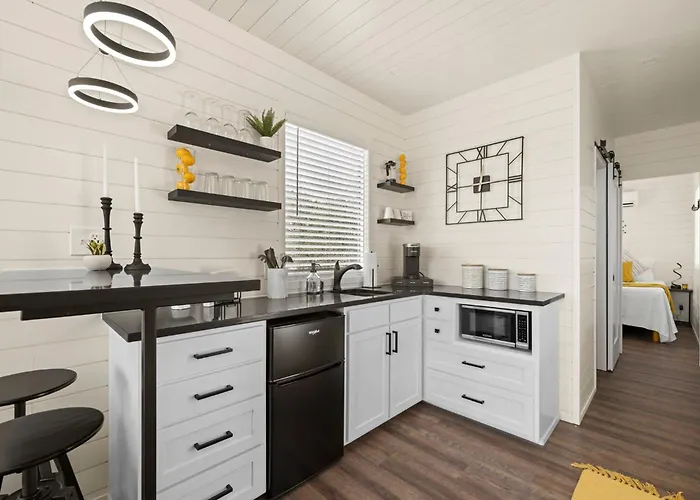 New The Yellow Beacon-Luxury Shipping Container