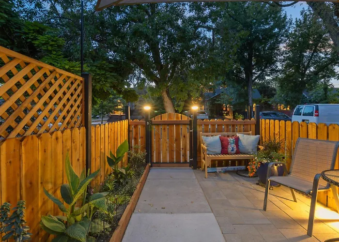 Ski & Hike: Cozy Dtwn Reno Studio W/ Fireplace