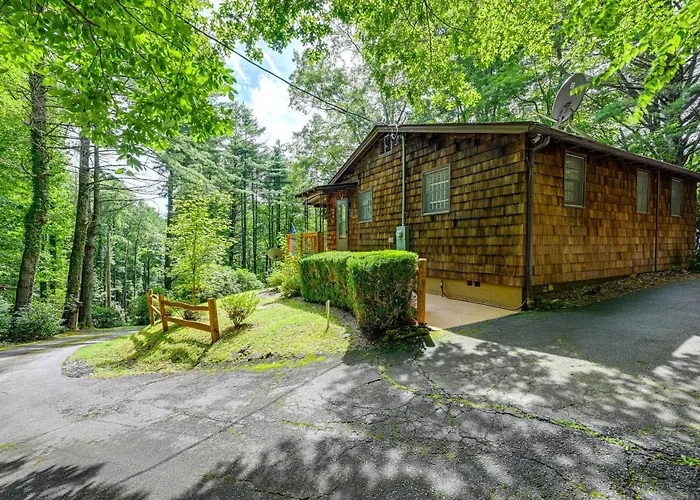 Fire Pit, Grill, & Views: Cashiers Getaway!