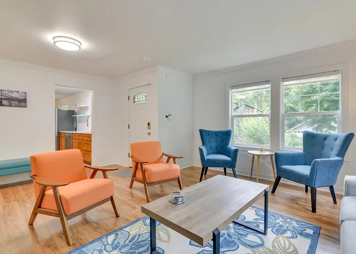 Downtown Home W/ Patio - Walk To Shops & Dining!