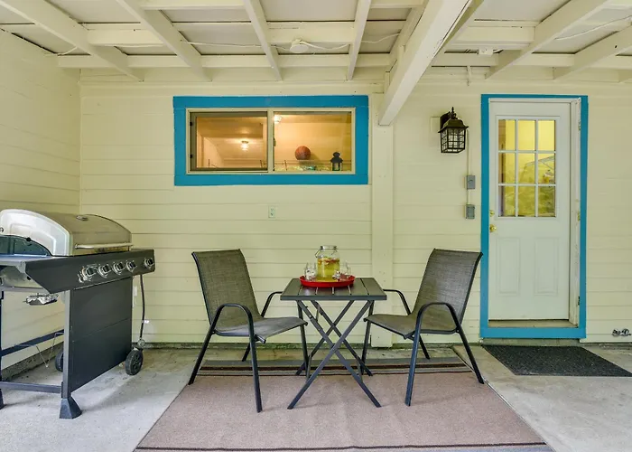 Downtown Home W/ Patio - Walk To Shops & Dining!