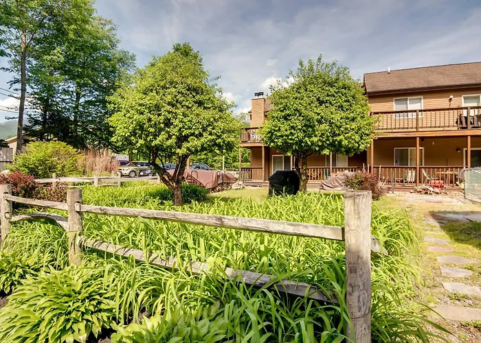 Lovely White Mountains Condo: Hike, Ski & Unwind!