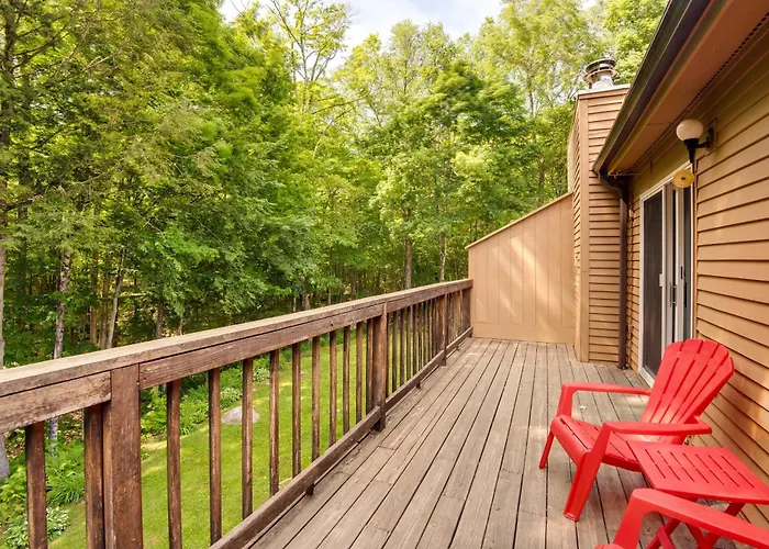 Lovely White Mountains Condo: Hike, Ski & Unwind!